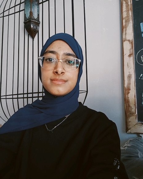 Tabassum Logday, portrait photograph.